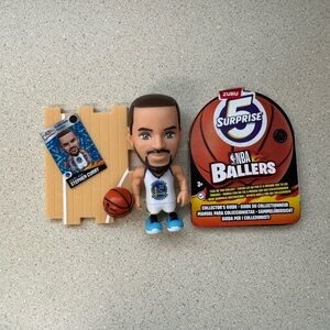 Zuru 5 Surprise NBA Ballers Figure